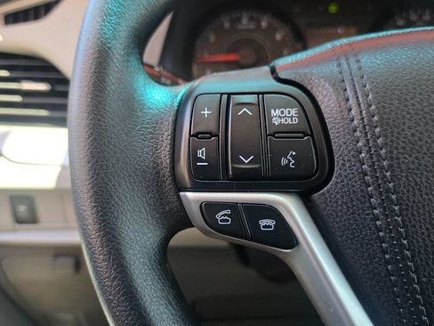 Used 2016 Toyota Sienna LE FWD image 32