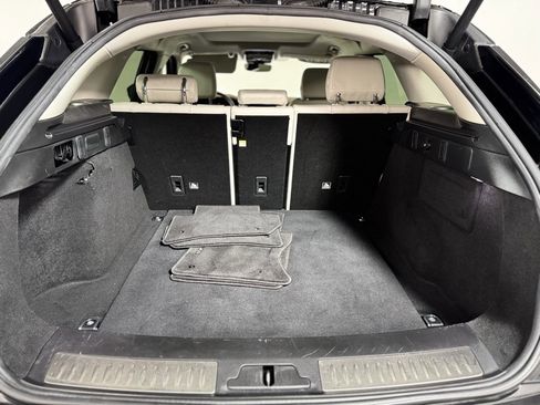 Used 2022 Land Rover Range Rover Velar S image 8