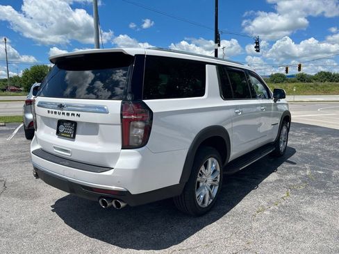 Used 2023 Chevrolet Suburban High Country AWD/4WD image 3