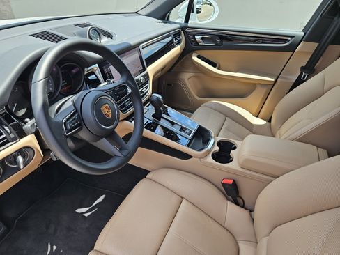 Certified 2026 Porsche Macan S AWD/4WD image 4