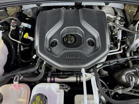 Used 2022 Jeep Grand Cherokee Limited 4xe image 38