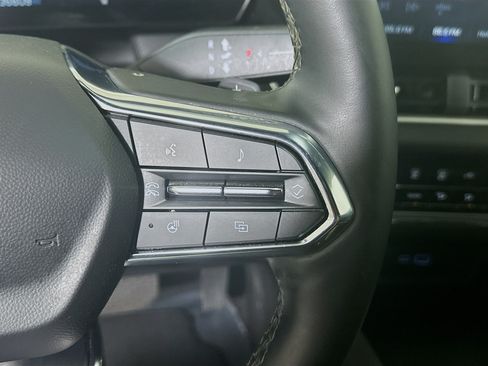 Used 2025 Chevrolet Equinox LT FWD image 17