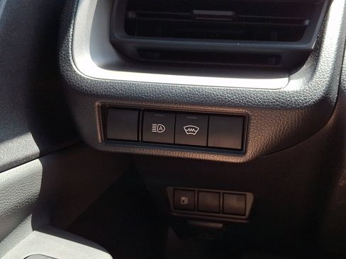 Used 2025 Toyota Prius LE FWD image 26