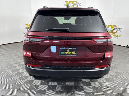 New 2025 Jeep Grand Cherokee Altitude image 7