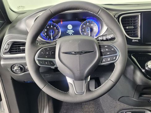 New 2026 Chrysler Pacifica Select image 16