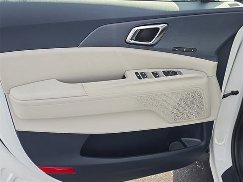 New 2026 Kia Carnival EX image 21