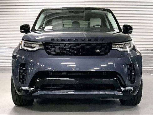 New 2025 Land Rover Discovery Dynamic SE image 2