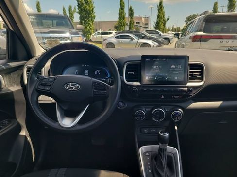 Used 2025 Hyundai Venue SEL FWD image 25