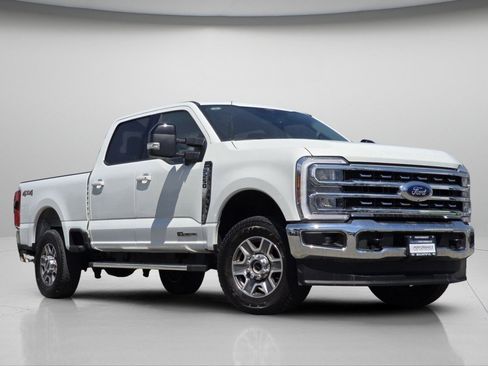 Used 2025 Ford F250 Lariat AWD/4WD image 2