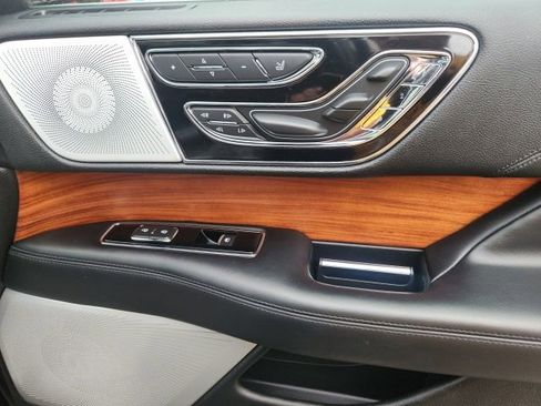 Used 2019 Lincoln Navigator Reserve AWD/4WD image 23