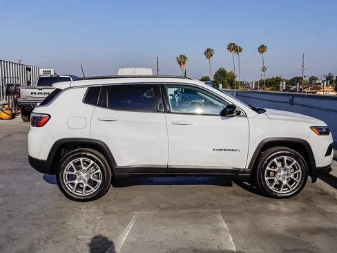 Used 2022 Jeep Compass Latitude AWD/4WD image 13