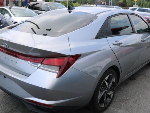 Used 2023 Hyundai Elantra SEL w/ Convenience Package FWD image 7