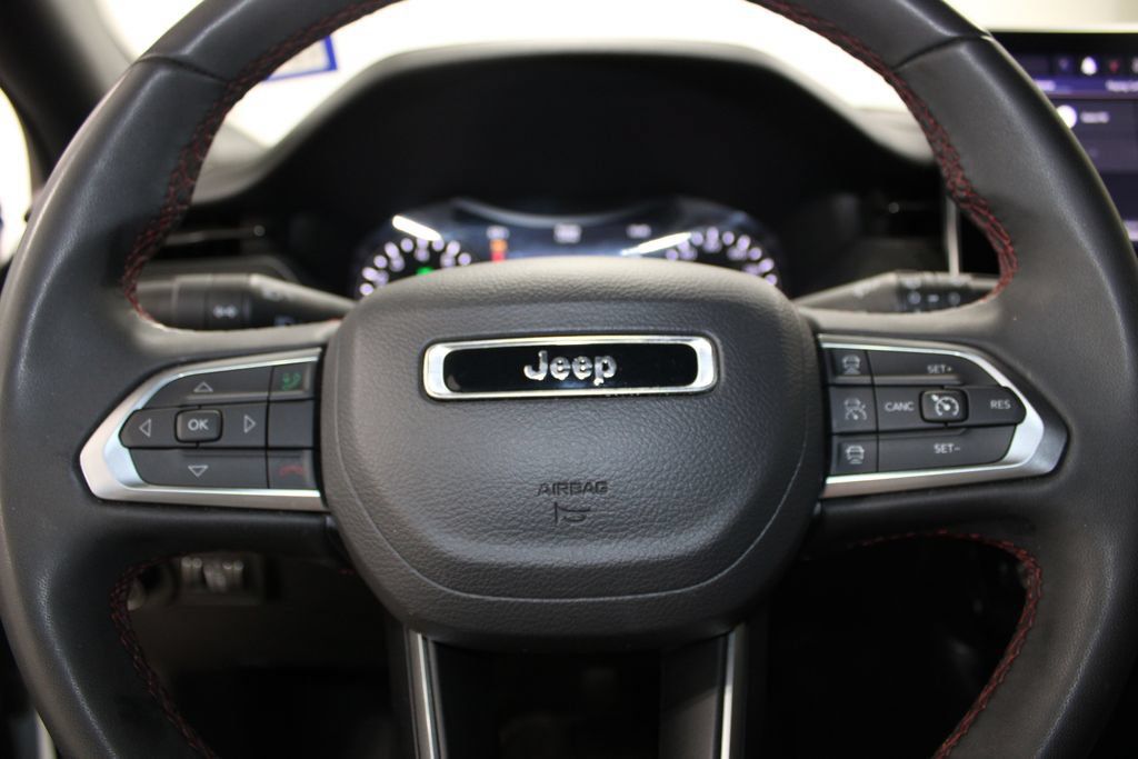 Used 2025 Jeep Compass Trailhawk AWD/4WD image 43