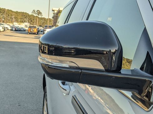 Certified 2025 Lincoln Navigator Reserve image 14