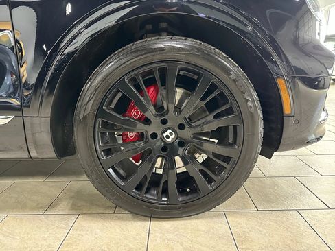 Used 2021 Bentley Bentayga AWD/4WD image 34