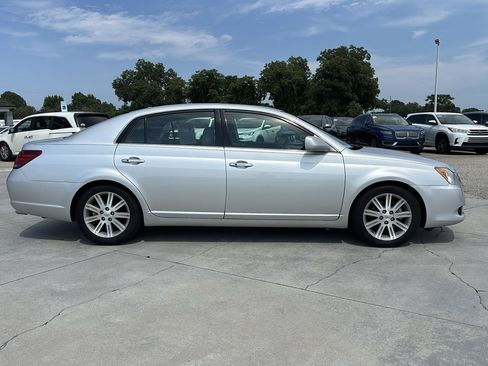 Used 2009 Toyota Avalon Limited FWD image 3