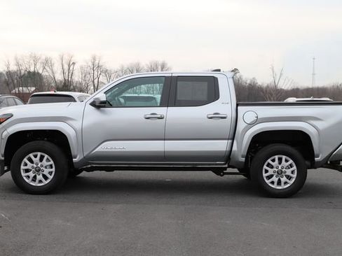 Used 2024 Toyota Tacoma SR5 image 4