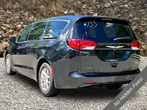 Used 2023 Chrysler Voyager LX FWD image 10