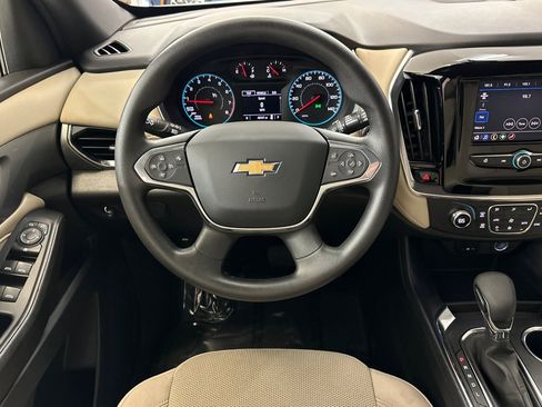 Used 2022 Chevrolet Traverse LS image 27