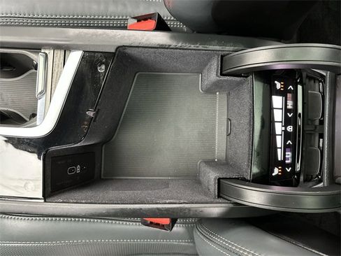 Certified 2024 Volvo XC90 T8 Ultimate w/ Protection Package Premier image 21