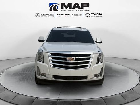 Used 2016 Cadillac Escalade ESV Premium image 8