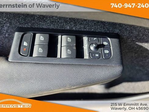 Used 2024 Volvo XC40 B5 Plus w/ Climate Package image 13