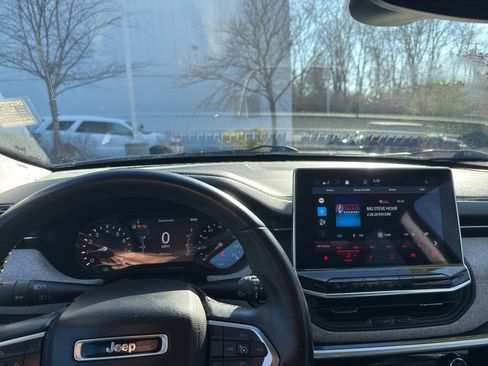 Used 2022 Jeep Compass Latitude w/ Sun and Sound Group image 10