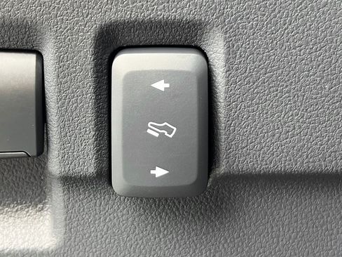 Used 2023 Ford F250 Platinum w/ FX4 Off-Road Package image 30