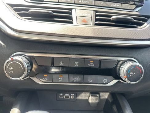 Used 2025 Nissan Altima 2.5 SR FWD image 44