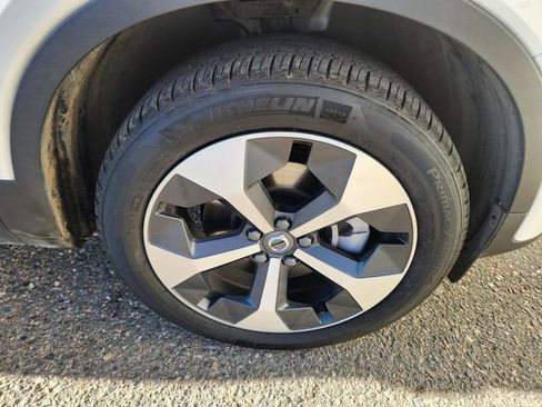 Certified 2025 Volvo XC40 B5 Core image 20