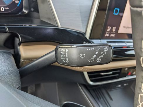 Certified 2025 Volkswagen Atlas Cross Sport SE image 29