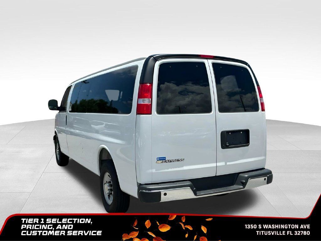 Used 2025 Chevrolet Express 3500 LT w/ LT Preferred Equipment Group RWD image 6