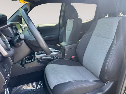 Used 2023 Toyota Tacoma TRD Sport w/ Technology Package AWD/4WD image 9