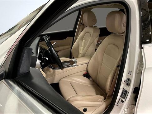 Used 2021 Mercedes-Benz GLC 300 4MATIC image 25