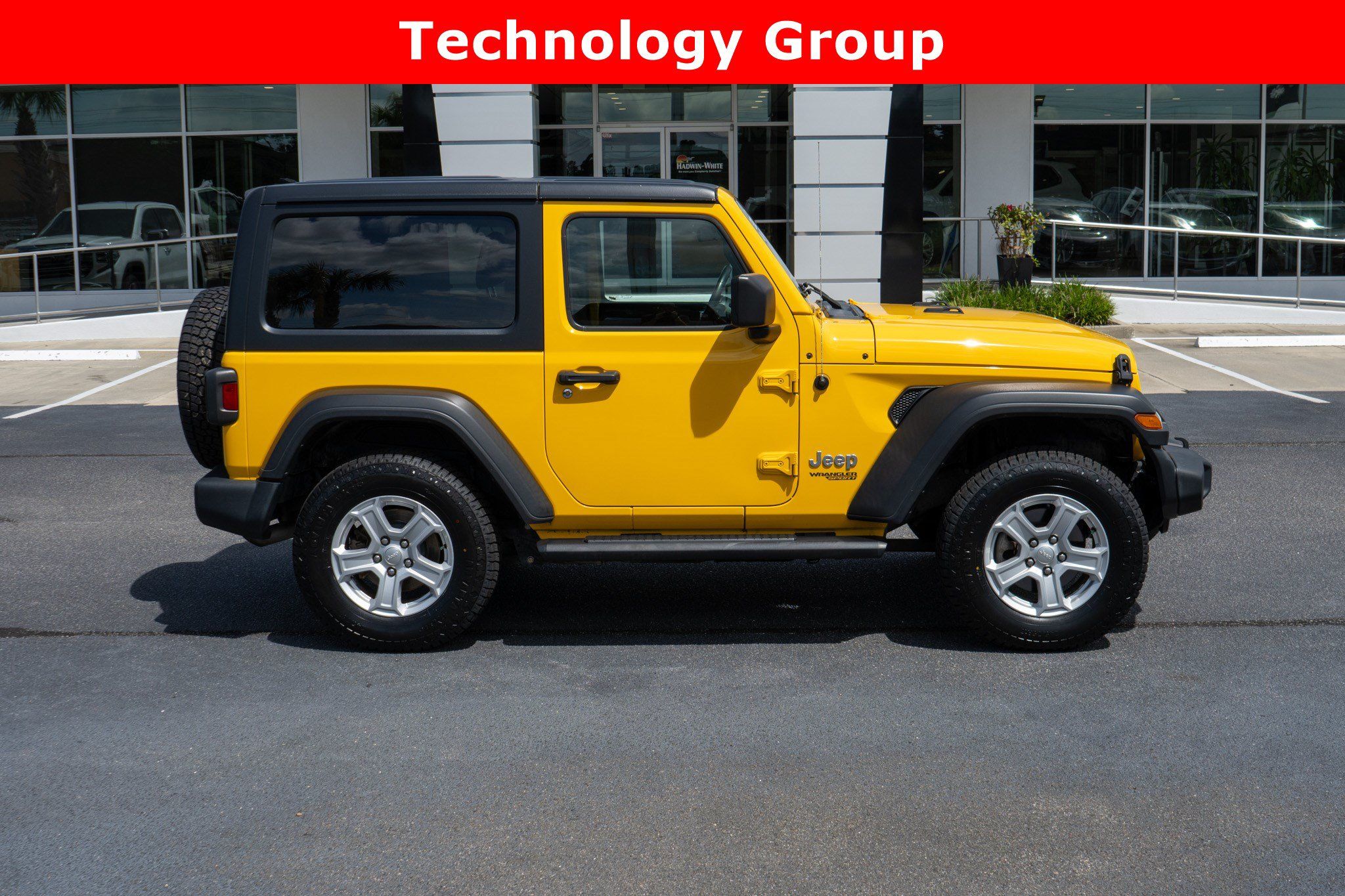 Used 2021 Jeep Wrangler Sport AWD/4WD image 2