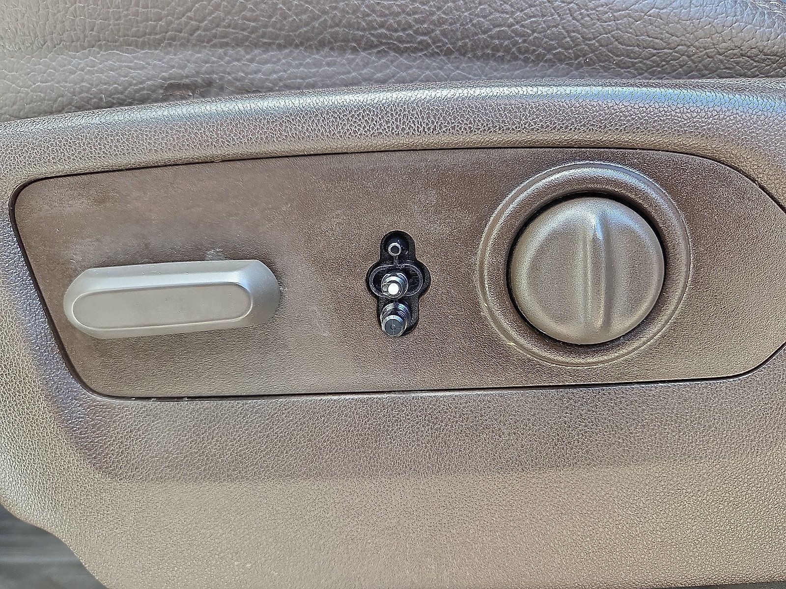 Used 2023 GMC Sierra 3500 Denali AWD/4WD image 16