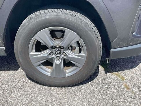Used 2025 Toyota RAV4 XLE AWD/4WD image 11