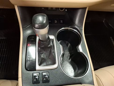 Used 2018 Toyota Highlander AWD V6 image 29