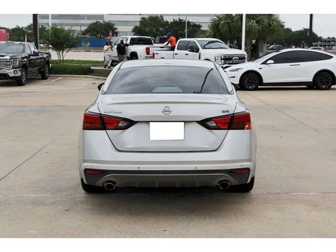 Used 2020 Nissan Altima 2.5 SR FWD image 5