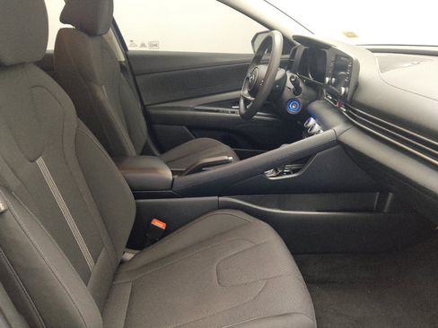 Used 2021 Hyundai Elantra SE FWD image 21