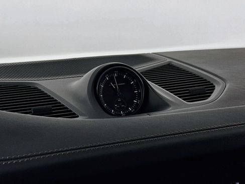 Certified 2025 Porsche Cayenne Turbo AWD/4WD image 21
