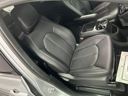 New 2026 Chrysler Pacifica Select image 24