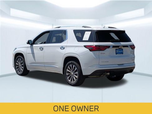 Used 2023 Chevrolet Traverse Premier FWD image 3