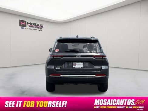 Used 2024 Jeep Grand Cherokee Laredo X w/ Trailer Tow Package AWD/4WD image 6