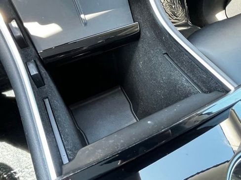 Used 2021 Tesla Model Y Long Range AWD/4WD image 23