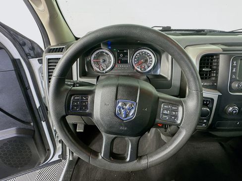 Used 2020 RAM 1500 Classic SLT AWD/4WD image 11