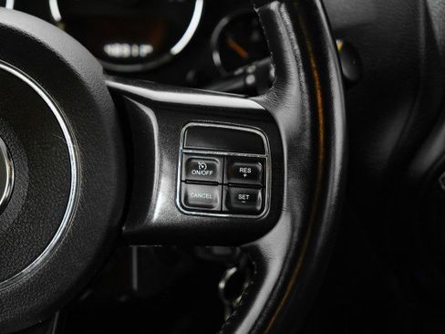 Used 2017 Jeep Wrangler Unlimited Rubicon image 14