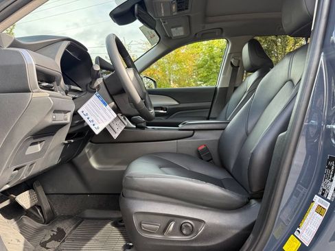 Certified 2024 Toyota Grand Highlander AWD image 12
