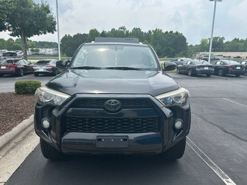 Used 2016 Toyota 4Runner SR5 AWD/4WD image 2