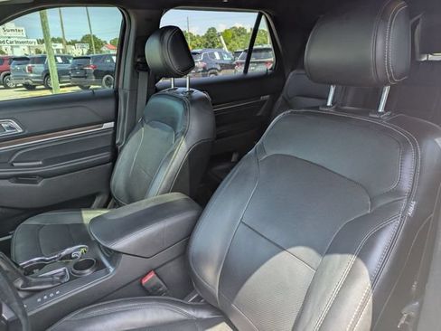 Used 2017 Ford Explorer Limited w/ Equipment Group 301A FWD image 14